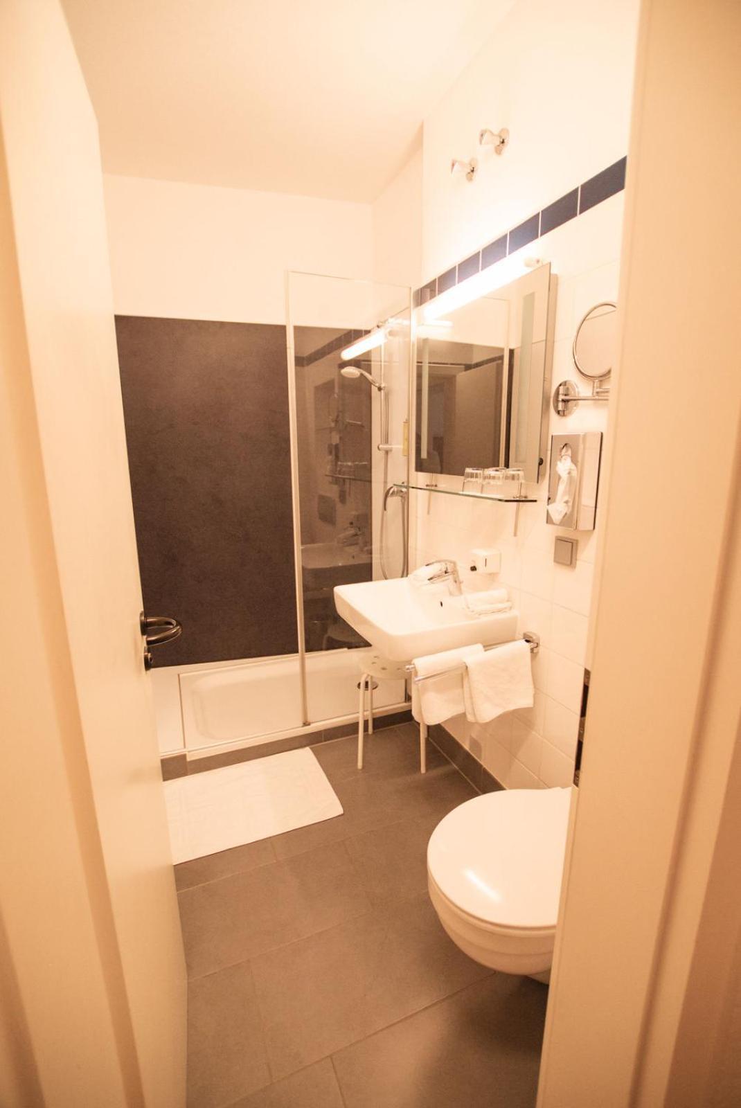 Hotel Am Main Veitshochheim Phòng bức ảnh